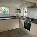 Y Stabl, Llanrhidian, Gower
